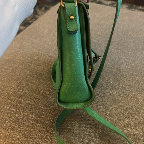 lll BeCa by Joy Gryson Green Leather Crossbody Handbag - Picture 4 of 8